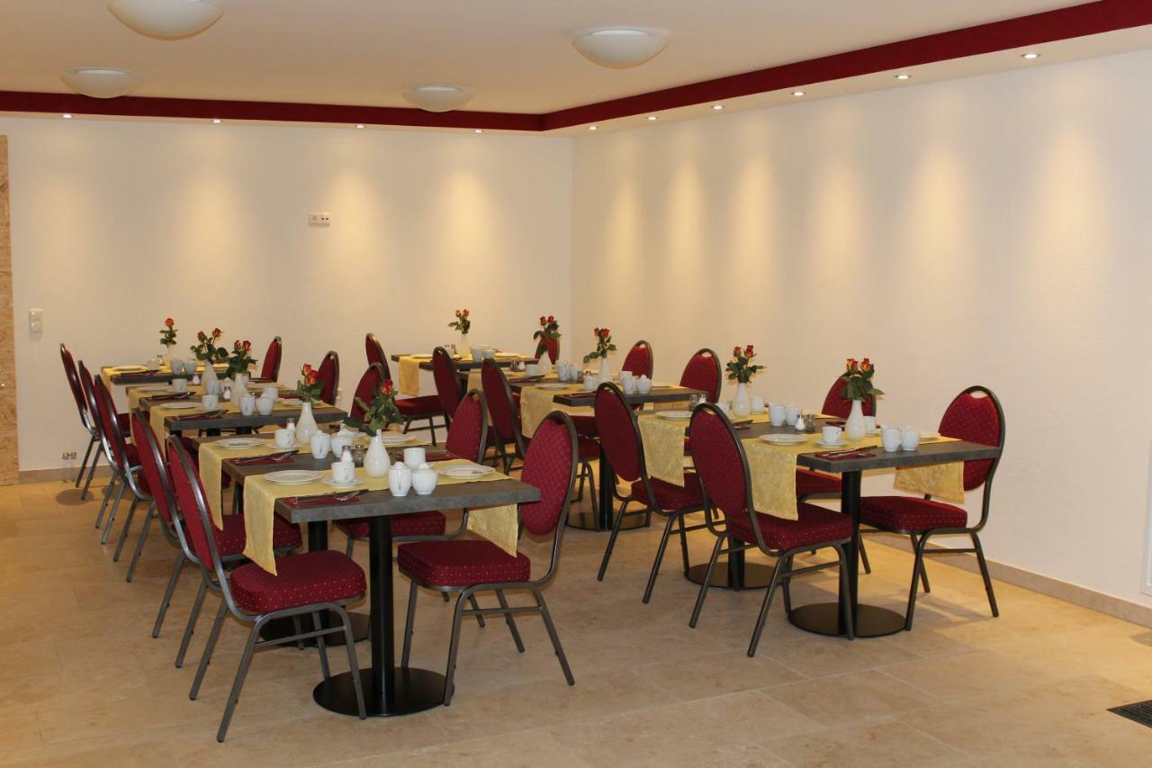 Helmers Gaestehaus Gempfing ภายนอก รูปภาพ